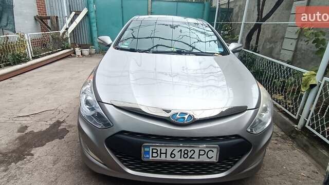 Серый Хендай Соната, объемом двигателя 2.36 л и пробегом 360 тыс. км за 9100 $, фото 15 на Automoto.ua