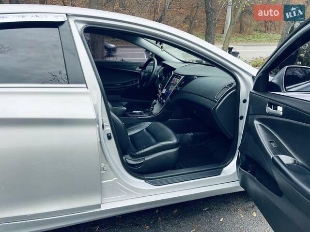 Серый Хендай Соната, объемом двигателя 2 л и пробегом 251 тыс. км за 6700 $, фото 7 на Automoto.ua