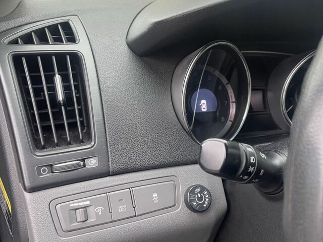 Серый Хендай Соната, объемом двигателя 2.4 л и пробегом 270 тыс. км за 7800 $, фото 12 на Automoto.ua