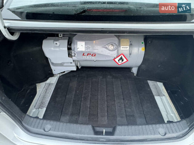 Серый Хендай Соната, объемом двигателя 2 л и пробегом 169 тыс. км за 8000 $, фото 25 на Automoto.ua