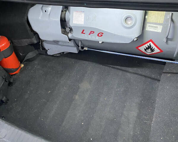 Серый Хендай Соната, объемом двигателя 2 л и пробегом 373 тыс. км за 7300 $, фото 17 на Automoto.ua