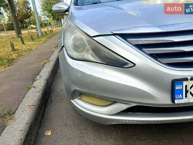 Хендай Соната 2013 в Киеве на Automoto.ua Серый Хендай Соната, объемом двигателя 2 л и пробегом 670 тыс. км за 4900 $, фото 9 на Automoto.ua