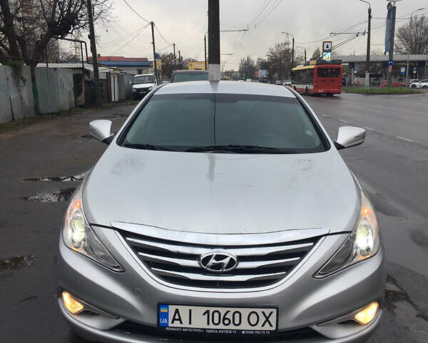 Серый Хендай Соната, объемом двигателя 2 л и пробегом 150 тыс. км за 6300 $, фото 3 на Automoto.ua