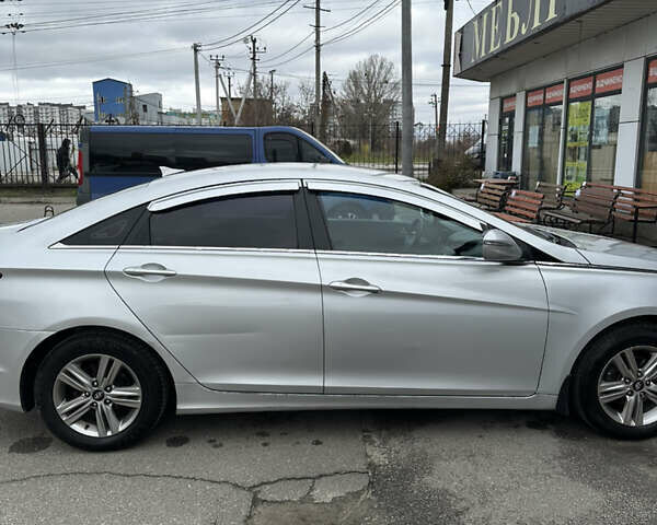 Серый Хендай Соната, объемом двигателя 2 л и пробегом 231 тыс. км за 7300 $, фото 3 на Automoto.ua