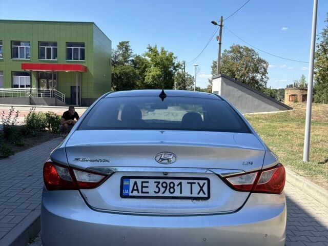 Серый Хендай Соната, объемом двигателя 2 л и пробегом 200 тыс. км за 6999 $, фото 5 на Automoto.ua