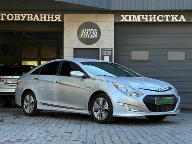 Хендай Соната 2013 у Одесі на Automoto.ua Сірий Хендай Соната, об'ємом двигуна 2.4 л та пробігом 220 тис. км за 9900 $, фото 4 на Automoto.ua