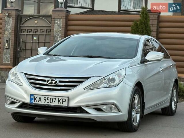 Серый Хендай Соната, объемом двигателя 2 л и пробегом 216 тыс. км за 8200 $, фото 1 на Automoto.ua