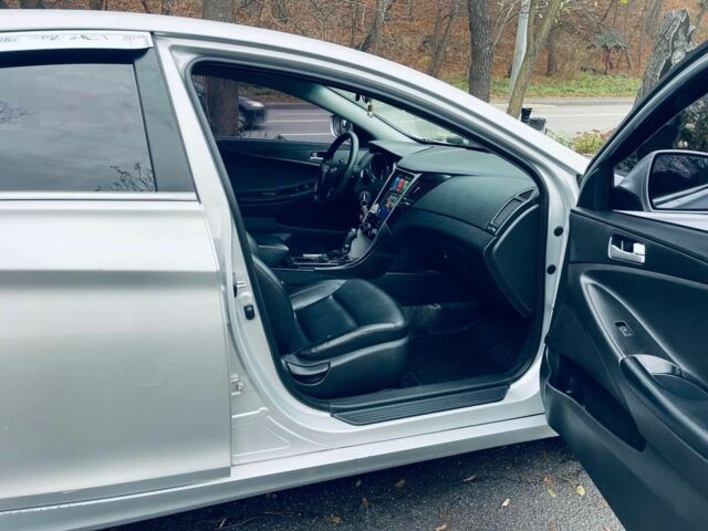 Серый Хендай Соната, объемом двигателя 2 л и пробегом 251 тыс. км за 6700 $, фото 7 на Automoto.ua