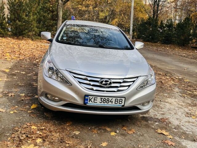 Серый Хендай Соната, объемом двигателя 2 л и пробегом 400 тыс. км за 6800 $, фото 7 на Automoto.ua