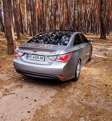 Серый Хендай Соната, объемом двигателя 2.4 л и пробегом 182 тыс. км за 9200 $, фото 5 на Automoto.ua