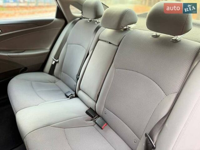 Сірий Хендай Соната, об'ємом двигуна 2.36 л та пробігом 162 тис. км за 9499 $, фото 16 на Automoto.ua
