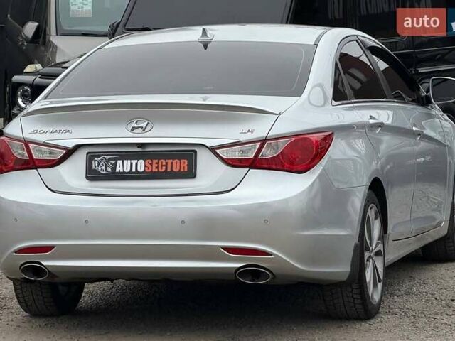 Серый Хендай Соната, объемом двигателя 2 л и пробегом 207 тыс. км за 8500 $, фото 9 на Automoto.ua