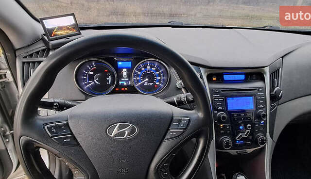 Серый Хендай Соната, объемом двигателя 2.36 л и пробегом 326 тыс. км за 7800 $, фото 4 на Automoto.ua