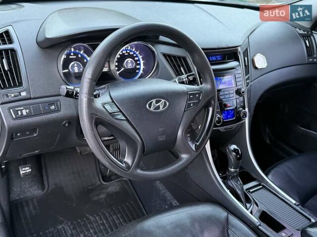 Серый Хендай Соната, объемом двигателя 2 л и пробегом 216 тыс. км за 8200 $, фото 45 на Automoto.ua