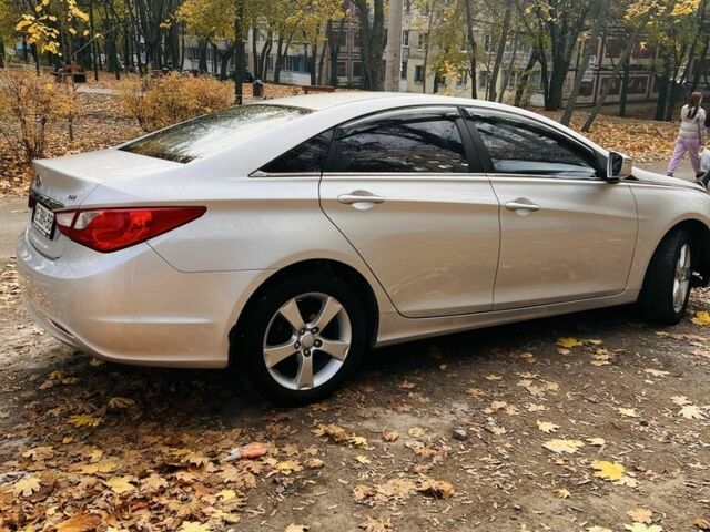 Серый Хендай Соната, объемом двигателя 2 л и пробегом 400 тыс. км за 6800 $, фото 2 на Automoto.ua