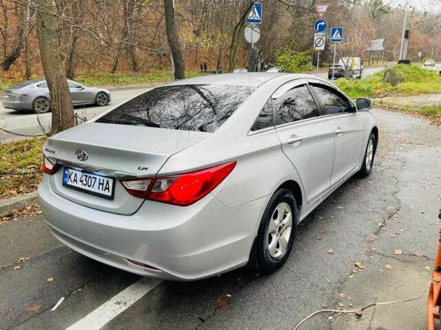 Серый Хендай Соната, объемом двигателя 2 л и пробегом 251 тыс. км за 6700 $, фото 6 на Automoto.ua