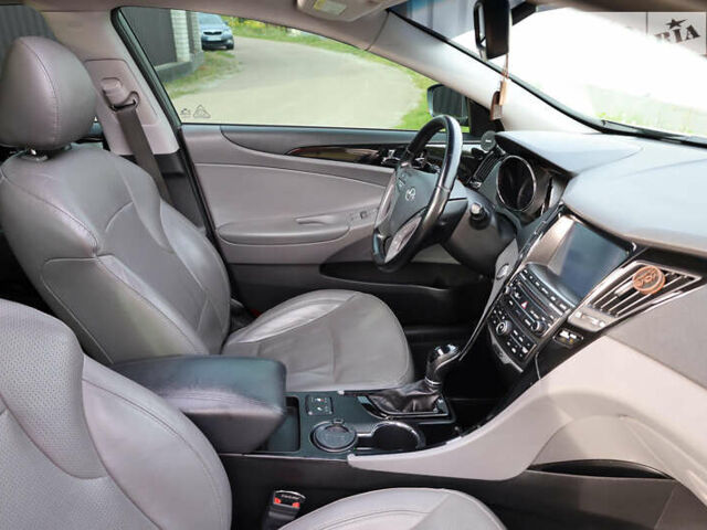 Серый Хендай Соната, объемом двигателя 2.36 л и пробегом 165 тыс. км за 9000 $, фото 14 на Automoto.ua