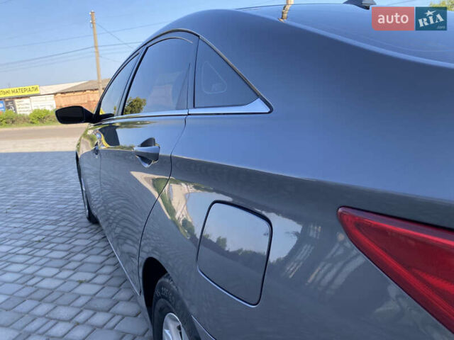 Серый Хендай Соната, объемом двигателя 2.36 л и пробегом 200 тыс. км за 9300 $, фото 23 на Automoto.ua