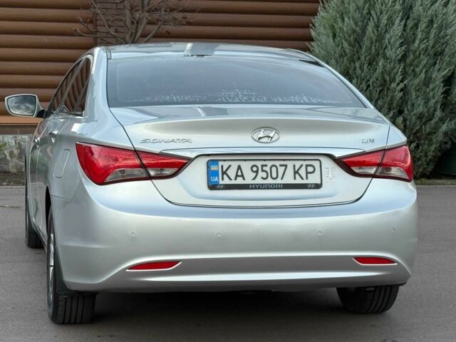 Сірий Хендай Соната, об'ємом двигуна 2 л та пробігом 216 тис. км за 8200 $, фото 7 на Automoto.ua