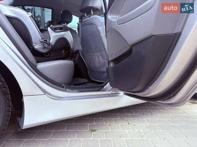 Сірий Хендай Соната, об'ємом двигуна 2.4 л та пробігом 207 тис. км за 10700 $, фото 9 на Automoto.ua