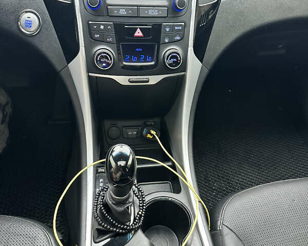 Сірий Хендай Соната, об'ємом двигуна 2.4 л та пробігом 113 тис. км за 10300 $, фото 35 на Automoto.ua