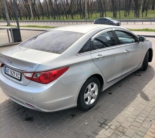 Сірий Хендай Соната, об'ємом двигуна 2 л та пробігом 230 тис. км за 6000 $, фото 2 на Automoto.ua