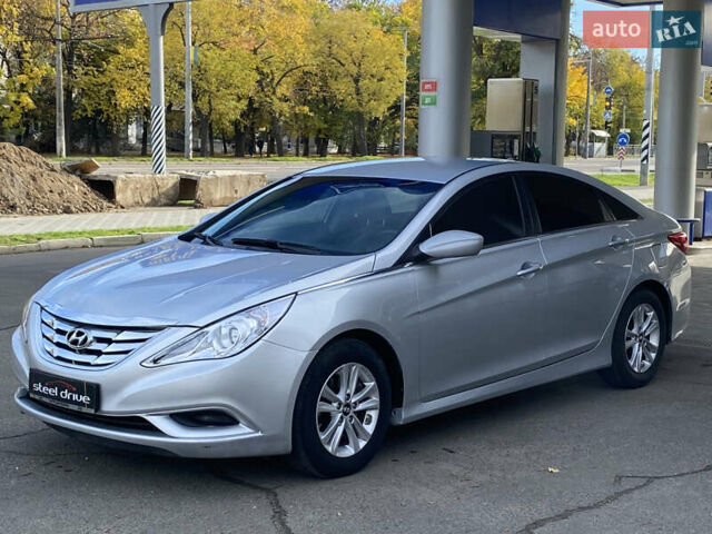 Хендай Соната 2013 у Миколаєві на Automoto.ua Сірий Хендай Соната, об'ємом двигуна 2.4 л та пробігом 151 тис. км за 8099 $, фото 1 на Automoto.ua