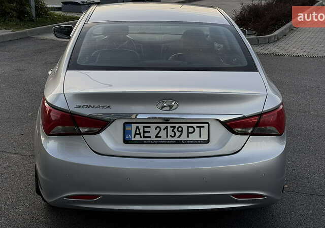 Серый Хендай Соната, объемом двигателя 2 л и пробегом 363 тыс. км за 6700 $, фото 3 на Automoto.ua