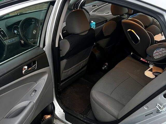 Сірий Хендай Соната, об'ємом двигуна 2.4 л та пробігом 170 тис. км за 8200 $, фото 6 на Automoto.ua