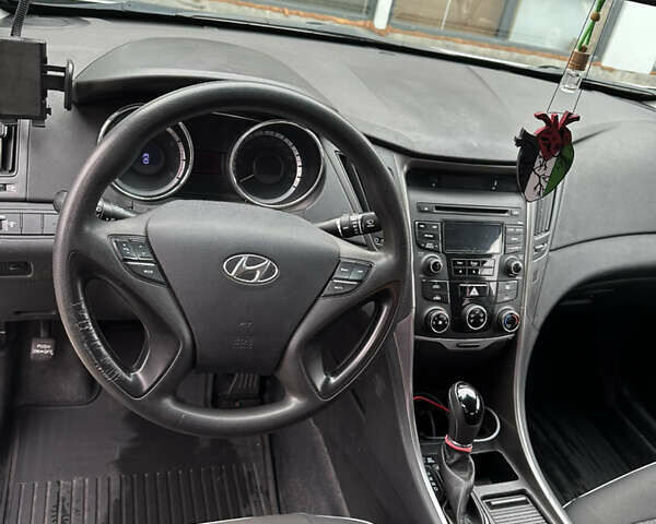 Серый Хендай Соната, объемом двигателя 2 л и пробегом 231 тыс. км за 7300 $, фото 14 на Automoto.ua