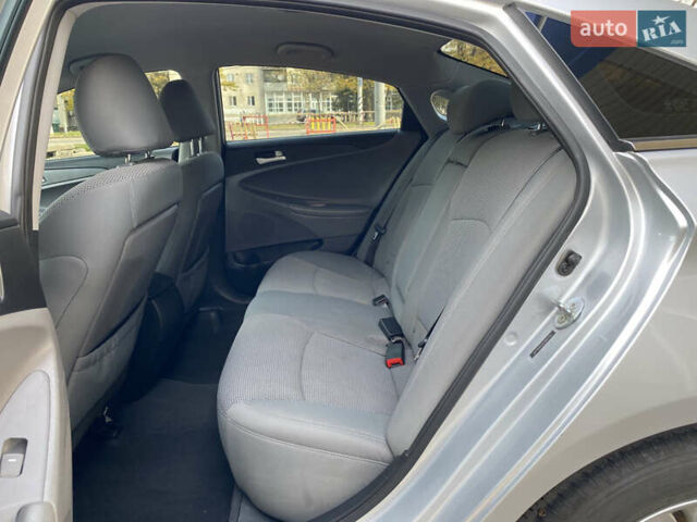 Хендай Соната 2013 у Миколаєві на Automoto.ua Сірий Хендай Соната, об'ємом двигуна 2.4 л та пробігом 151 тис. км за 8099 $, фото 7 на Automoto.ua