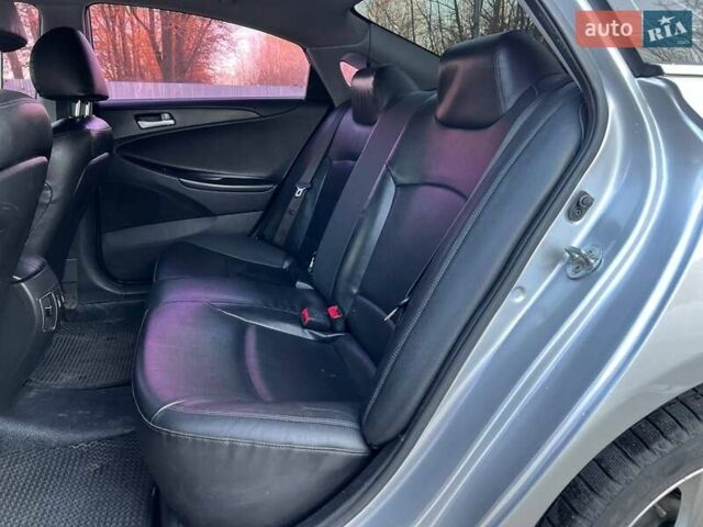 Серый Хендай Соната, объемом двигателя 2 л и пробегом 185 тыс. км за 8100 $, фото 27 на Automoto.ua