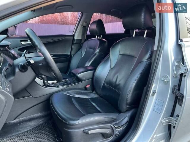 Серый Хендай Соната, объемом двигателя 2 л и пробегом 185 тыс. км за 8100 $, фото 23 на Automoto.ua