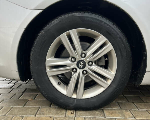 Хендай Соната 2013 в Киеве на Automoto.ua Серый Хендай Соната, объемом двигателя 2 л и пробегом 660 тыс. км за 4950 $, фото 5 на Automoto.ua