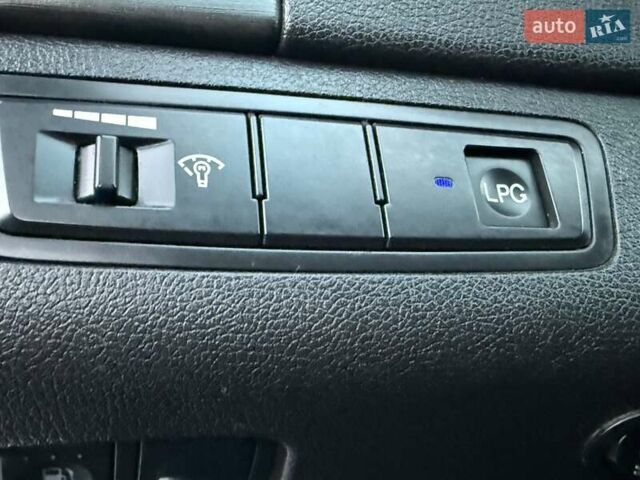 Серый Хендай Соната, объемом двигателя 2 л и пробегом 216 тыс. км за 8200 $, фото 47 на Automoto.ua