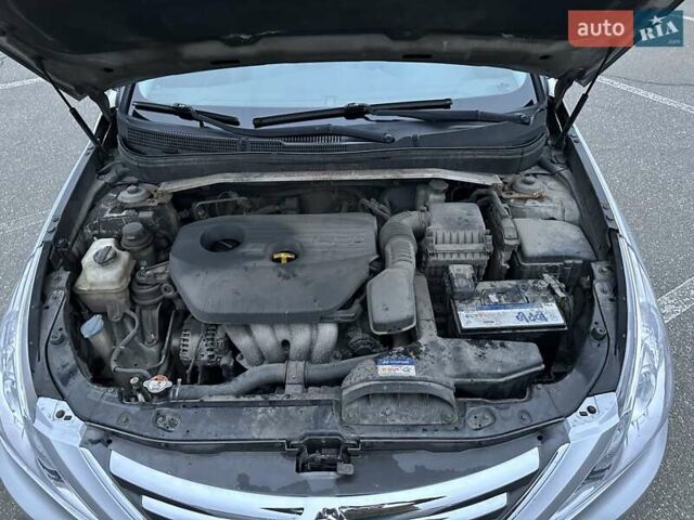 Серый Хендай Соната, объемом двигателя 2 л и пробегом 362 тыс. км за 6800 $, фото 10 на Automoto.ua