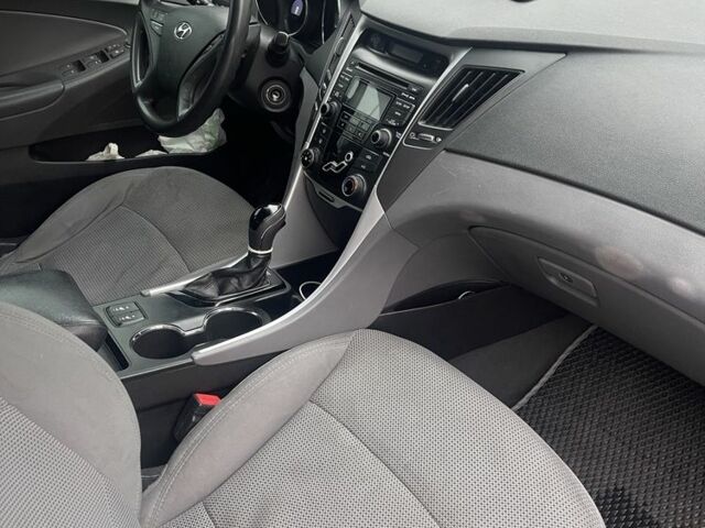 Серый Хендай Соната, объемом двигателя 2.4 л и пробегом 270 тыс. км за 7800 $, фото 6 на Automoto.ua