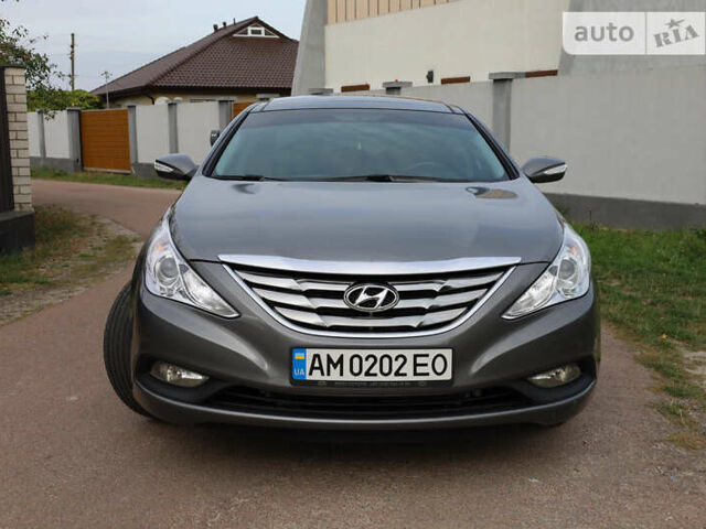 Серый Хендай Соната, объемом двигателя 2.36 л и пробегом 165 тыс. км за 9000 $, фото 3 на Automoto.ua