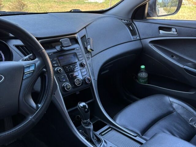 Серый Хендай Соната, объемом двигателя 2 л и пробегом 200 тыс. км за 6999 $, фото 9 на Automoto.ua