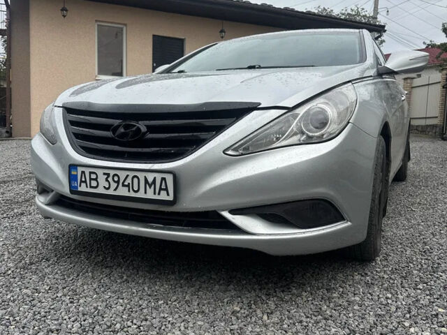 Сірий Хендай Соната, об'ємом двигуна 2 л та пробігом 460 тис. км за 6700 $, фото 2 на Automoto.ua