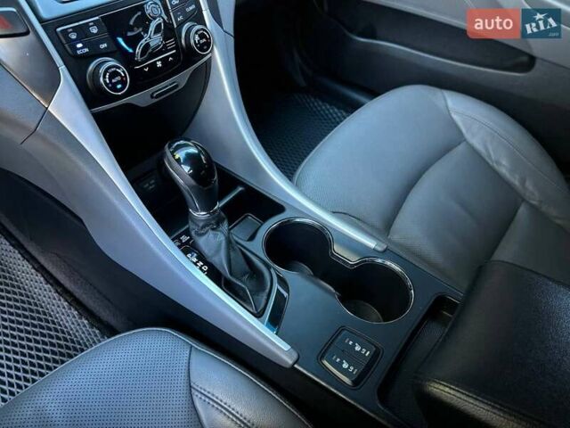 Хендай Соната 2013 в Одессе на Automoto.ua Серый Хендай Соната, объемом двигателя 2.4 л и пробегом 220 тыс. км за 9900 $, фото 20 на Automoto.ua