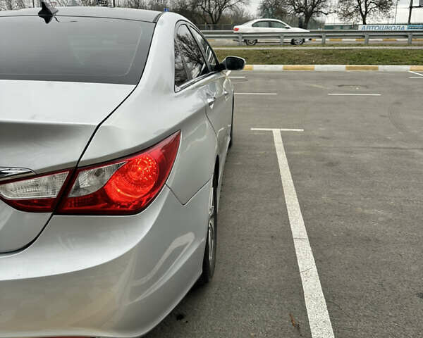 Сірий Хендай Соната, об'ємом двигуна 2.4 л та пробігом 113 тис. км за 10300 $, фото 17 на Automoto.ua