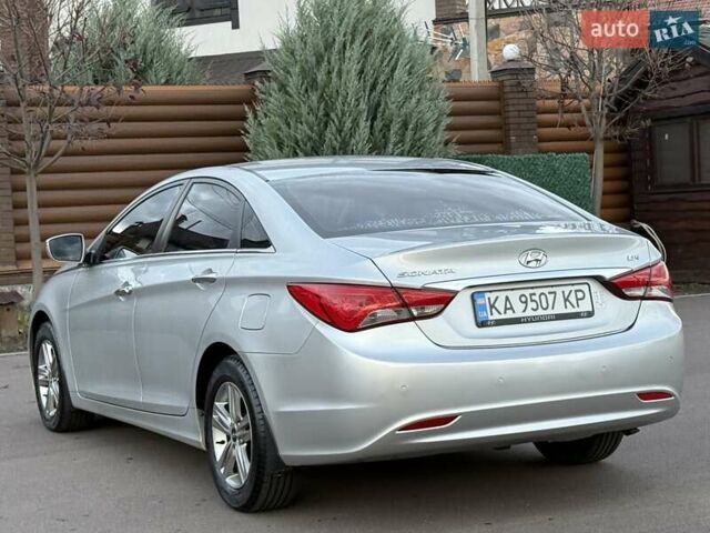 Серый Хендай Соната, объемом двигателя 2 л и пробегом 216 тыс. км за 8200 $, фото 22 на Automoto.ua