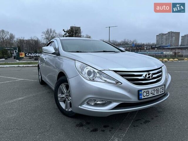 Серый Хендай Соната, объемом двигателя 2 л и пробегом 362 тыс. км за 6800 $, фото 1 на Automoto.ua