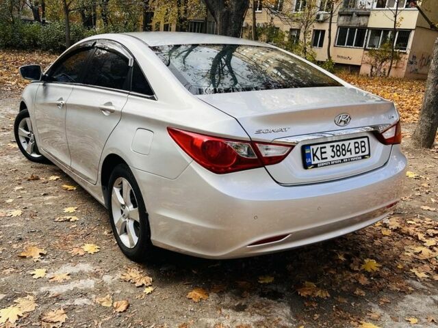 Серый Хендай Соната, объемом двигателя 2 л и пробегом 400 тыс. км за 6800 $, фото 6 на Automoto.ua