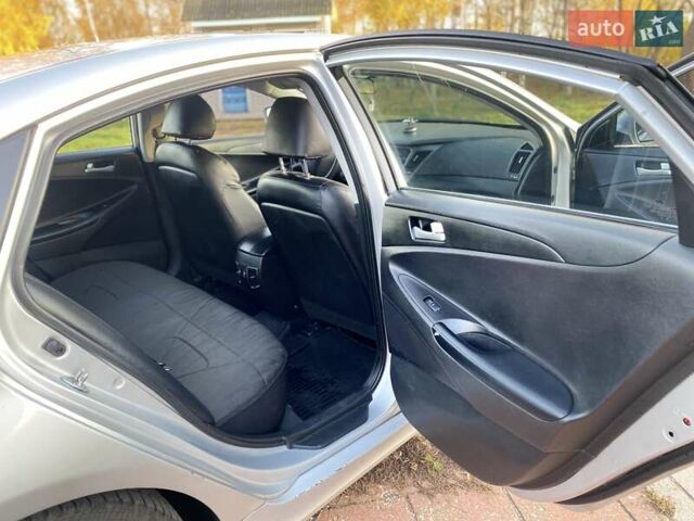 Сірий Хендай Соната, об'ємом двигуна 2 л та пробігом 563 тис. км за 7000 $, фото 3 на Automoto.ua