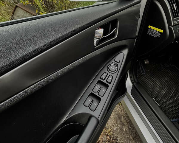 Хендай Соната 2013 у Рівному на Automoto.ua Сірий Хендай Соната, об'ємом двигуна 2 л та пробігом 193 тис. км за 9600 $, фото 6 на Automoto.ua