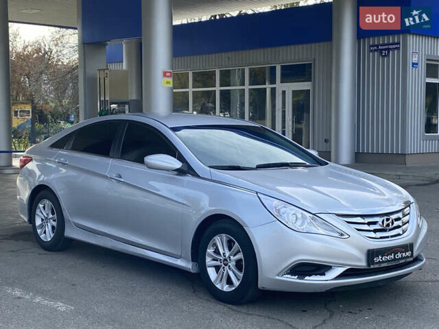 Хендай Соната 2013 у Миколаєві на Automoto.ua Сірий Хендай Соната, об'ємом двигуна 2.4 л та пробігом 151 тис. км за 8099 $, фото 2 на Automoto.ua