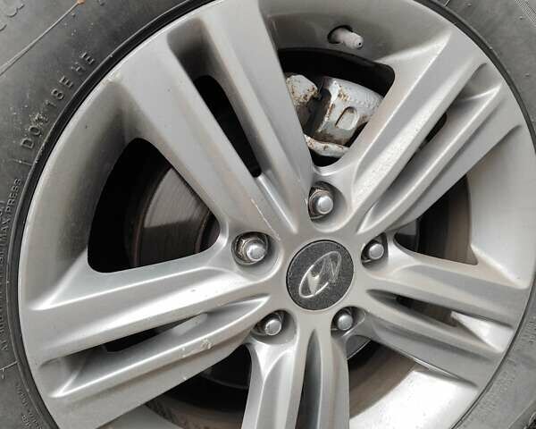 Сірий Хендай Соната, об'ємом двигуна 2 л та пробігом 240 тис. км за 8500 $, фото 1 на Automoto.ua