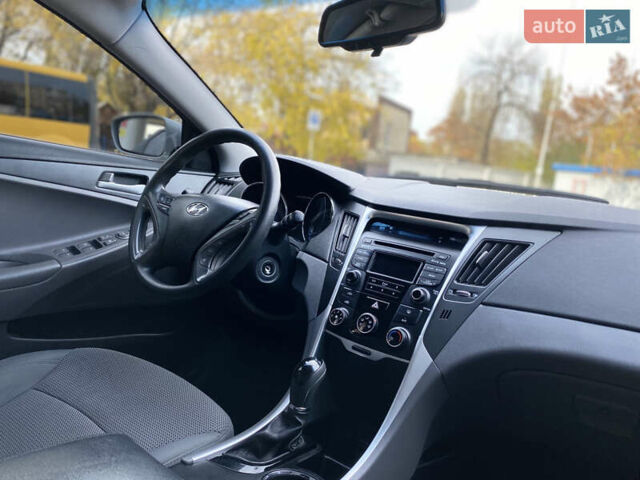 Хендай Соната 2013 у Миколаєві на Automoto.ua Сірий Хендай Соната, об'ємом двигуна 2.4 л та пробігом 151 тис. км за 8099 $, фото 12 на Automoto.ua